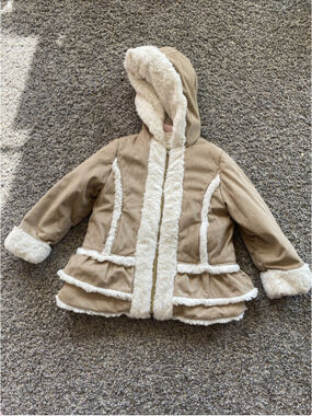 Pistachio coat 4T faux fur tan and white